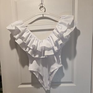 ZARA RUFFLE SLEEVE BODYSUIT RIBBED